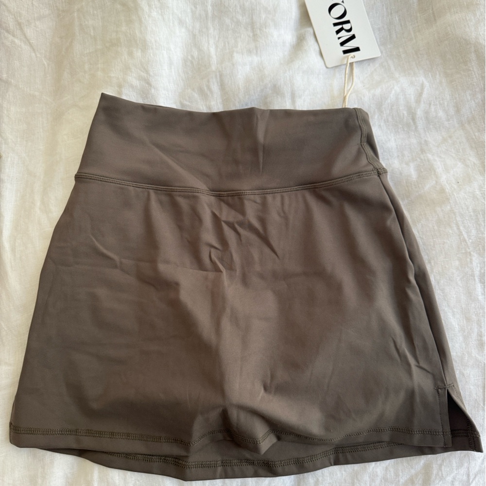 Form activewear tennis skirt Sami Clarke